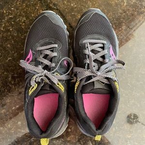 Saucony womens excursion tr 14 sneakers